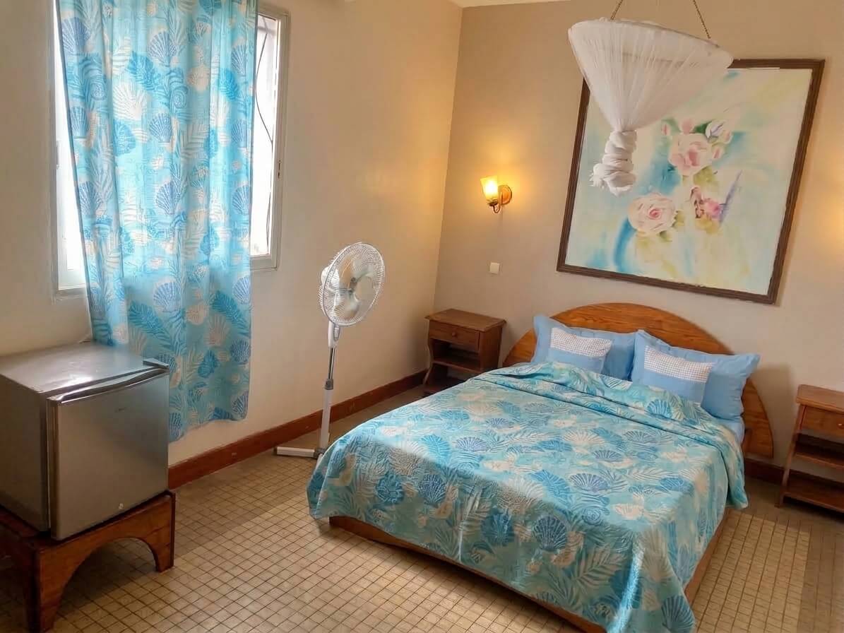 Chambre ventilée avec eau chaude à 15€